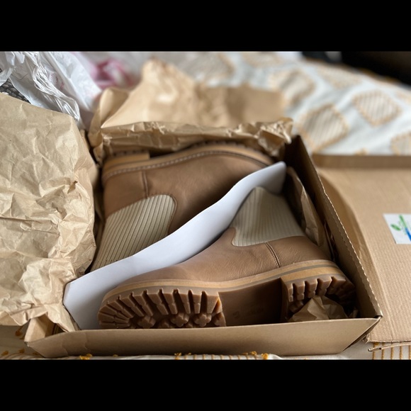 Nude women’s boots size 6.5 - Picture 6 of 7